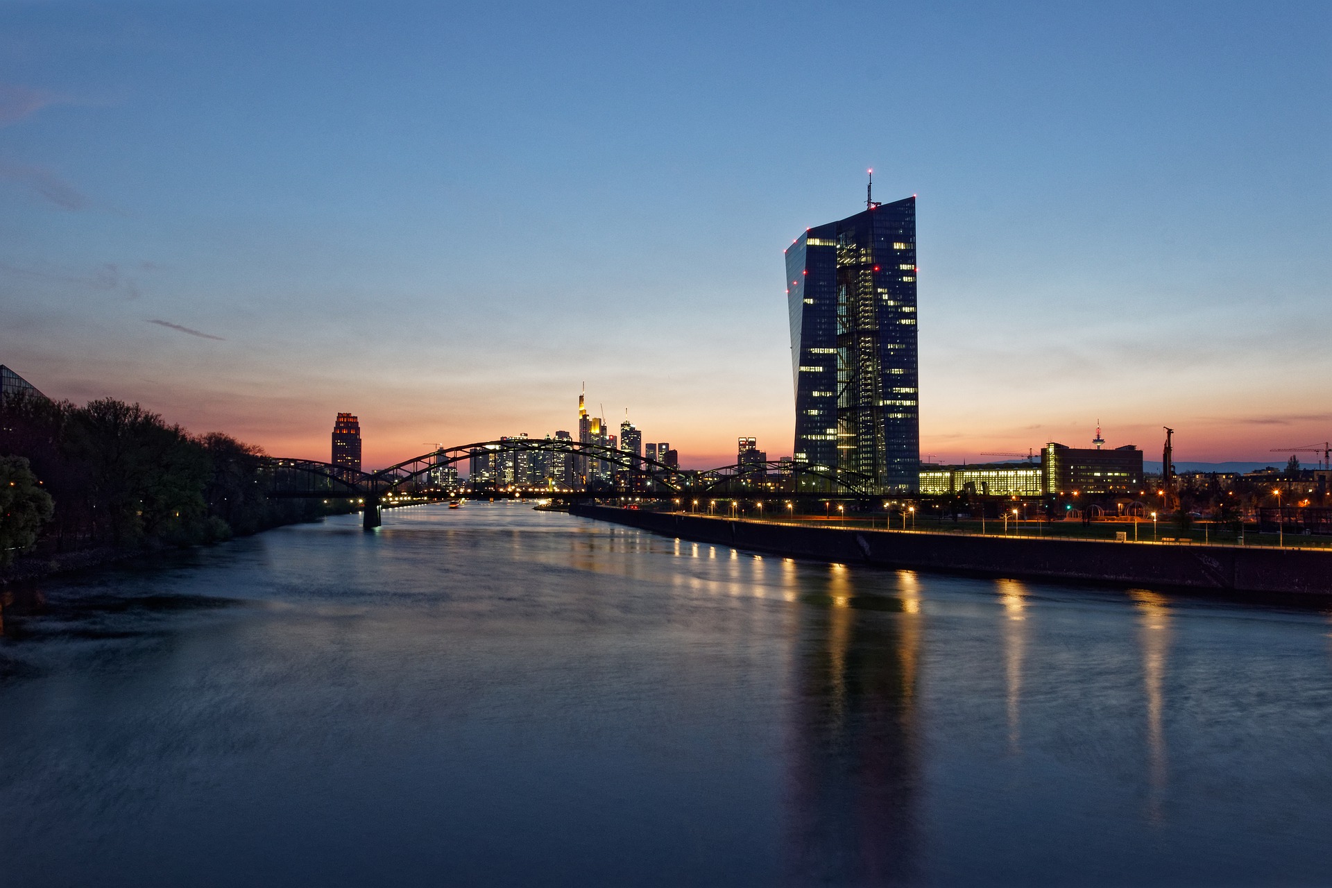 frankfurt-5089587_1920